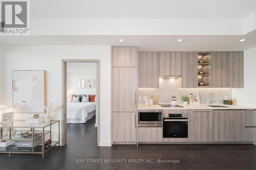 2111 - 85 Mcmahon Drive, Toronto, ON - Indoor Photo Showing Kitchen