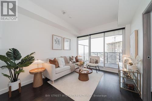 2111 - 85 Mcmahon Drive, Toronto, ON - Indoor Photo Showing Living Room