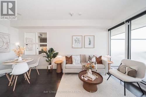 2111 - 85 Mcmahon Drive, Toronto, ON - Indoor Photo Showing Living Room