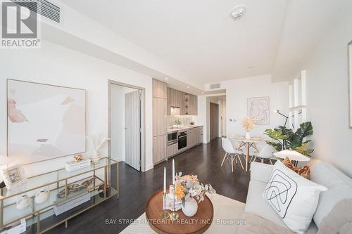 2111 - 85 Mcmahon Drive, Toronto, ON - Indoor Photo Showing Living Room