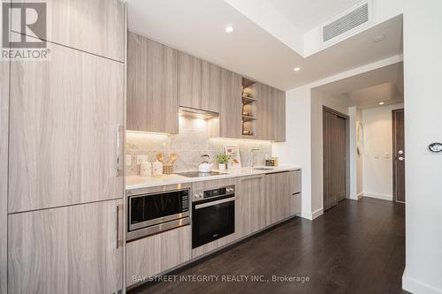 2111 - 85 Mcmahon Drive, Toronto, ON - Indoor Photo Showing Kitchen