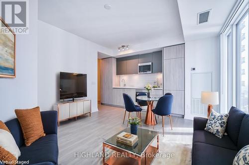 3605 - 8 Widmer Street, Toronto (Waterfront Communities), ON - Indoor Photo Showing Living Room