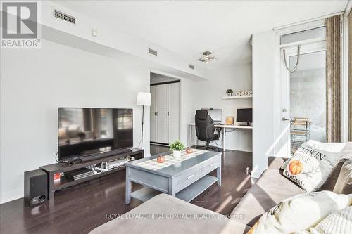 201 - 15 Brunel Court, Toronto, ON - Indoor Photo Showing Living Room