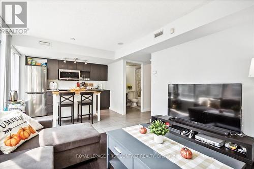 201 - 15 Brunel Court, Toronto (Waterfront Communities), ON - Indoor Photo Showing Living Room