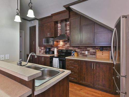 Kitchen - 110 Rue Champlain, Saint-Jean-Sur-Richelieu, QC - Indoor Photo Showing Kitchen With Double Sink