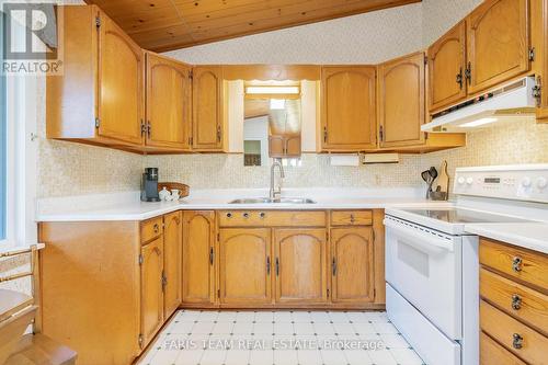 141 Mitchell'S Beach Road, Tay, ON - Indoor Photo Showing Kitchen With Double Sink