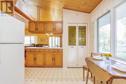 141 Mitchell'S Beach Road, Tay, ON - Indoor Photo Showing Kitchen