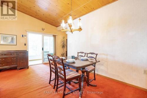 141 Mitchell'S Beach Road, Tay, ON - Indoor Photo Showing Dining Room