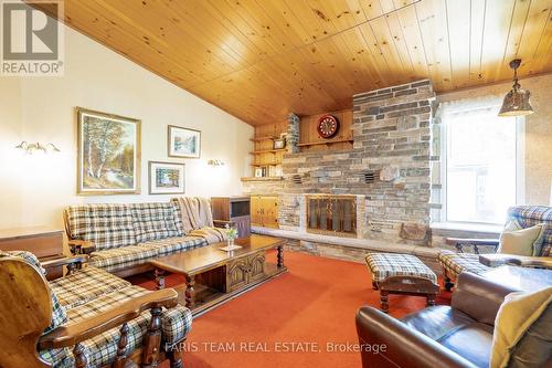 141 Mitchell'S Beach Road, Tay, ON - Indoor Photo Showing Living Room With Fireplace