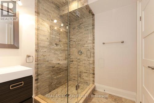 1627 Glenburnie Road, Mississauga, ON - Indoor Photo Showing Bathroom