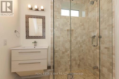 1627 Glenburnie Road, Mississauga, ON - Indoor Photo Showing Bathroom