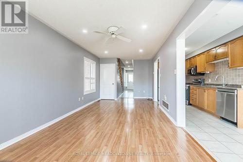 7059 Frontier Ridge, Mississauga, ON - Indoor Photo Showing Kitchen