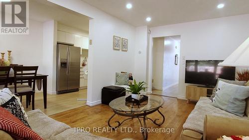 6 Carisbrooke Court, Brampton, ON - Indoor Photo Showing Living Room