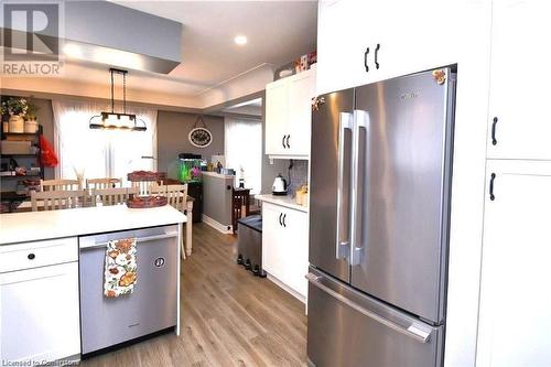 3 Pleasant Avenue, Hamilton, ON - Indoor Photo Showing Kitchen