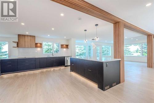 40 Patterson Rise Sw, Calgary, AB - Indoor Photo Showing Kitchen