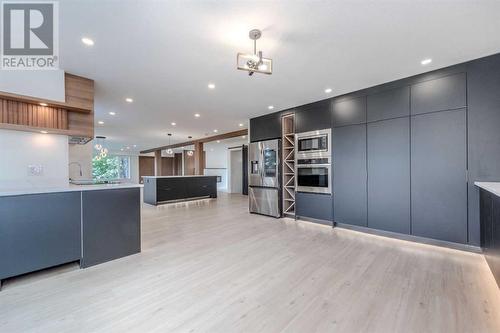 40 Patterson Rise Sw, Calgary, AB - Indoor Photo Showing Kitchen