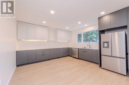 40 Patterson Rise Sw, Calgary, AB - Indoor Photo Showing Kitchen