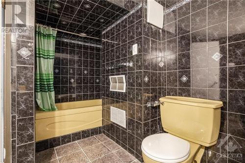 154 Norice Street, Ottawa, ON - Indoor Photo Showing Bathroom