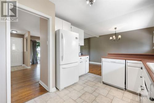 15 Ilkley Crescent, Ottawa, ON - Indoor Photo Showing Kitchen