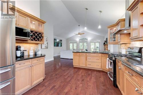 3 Derek Drive, Hamilton, ON - Indoor Photo Showing Kitchen