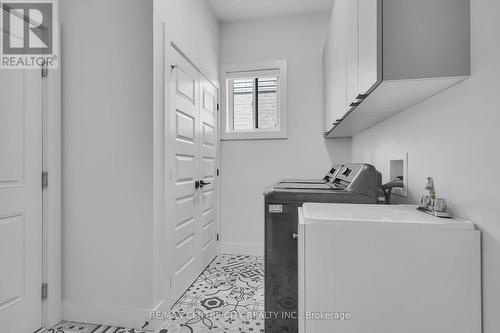 24 Locky Lane, Middlesex Centre (Kilworth), ON - Indoor Photo Showing Laundry Room