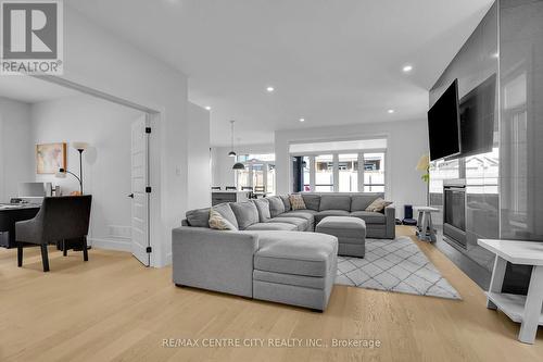 24 Locky Lane, Middlesex Centre (Kilworth), ON - Indoor Photo Showing Living Room