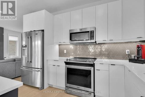 24 Locky Lane, Middlesex Centre (Kilworth), ON - Indoor Photo Showing Kitchen With Stainless Steel Kitchen With Upgraded Kitchen