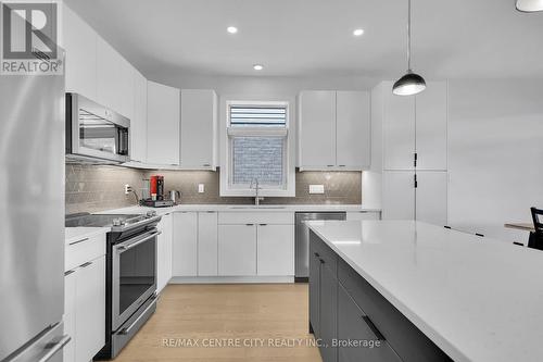 24 Locky Lane, Middlesex Centre (Kilworth), ON - Indoor Photo Showing Kitchen With Stainless Steel Kitchen With Upgraded Kitchen