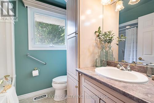 919 Valleyview Drive, Peterborough (Monaghan), ON - Indoor Photo Showing Bathroom