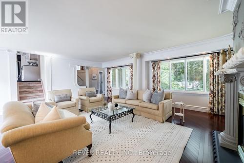 919 Valleyview Drive, Peterborough (Monaghan), ON - Indoor Photo Showing Living Room