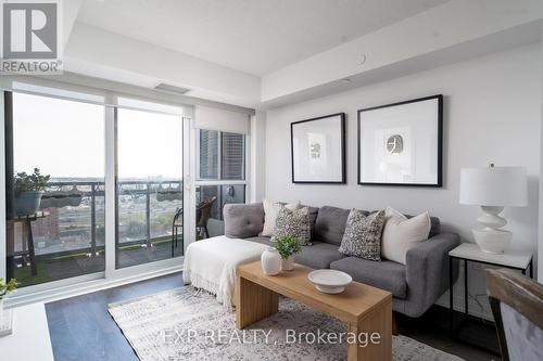 2124 - 275 Village Green Square, Toronto, ON - Indoor Photo Showing Living Room