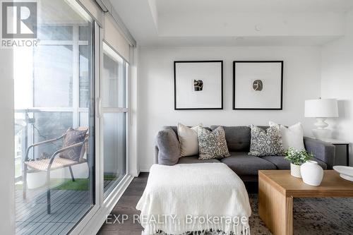 2124 - 275 Village Green Square, Toronto (Agincourt South-Malvern West), ON - Indoor Photo Showing Living Room