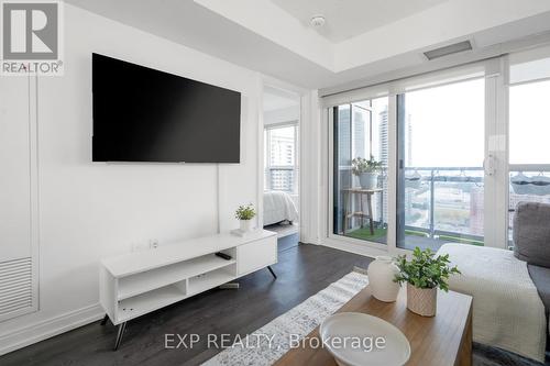 2124 - 275 Village Green Square, Toronto, ON - Indoor Photo Showing Living Room