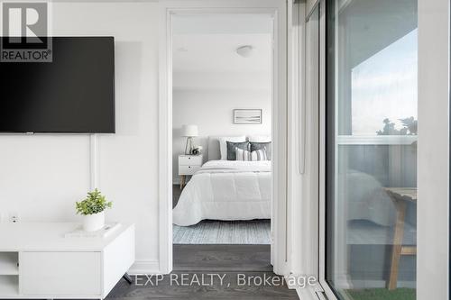 2124 - 275 Village Green Square, Toronto, ON - Indoor Photo Showing Bedroom