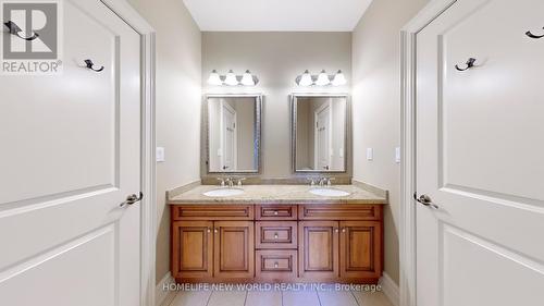 198 Kennedy Street W, Aurora, ON - Indoor Photo Showing Bathroom