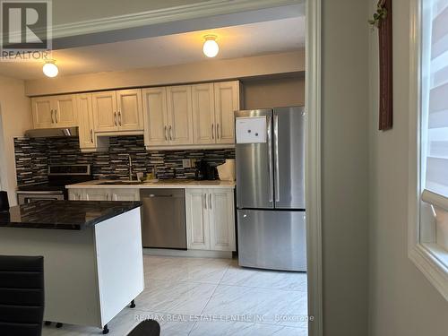 5753 Tiz Road E, Mississauga, ON - Indoor Photo Showing Kitchen