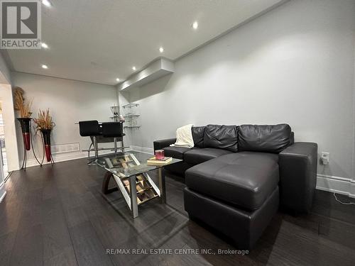 5753 Tiz Road E, Mississauga, ON - Indoor Photo Showing Living Room