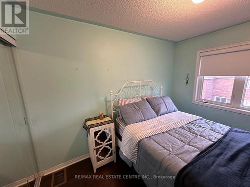 5753 Tiz Road E, Mississauga, ON - Indoor Photo Showing Bedroom