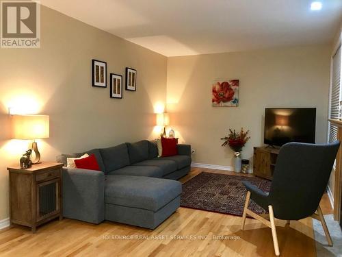 1284 Klondike Road, Ottawa, ON - Indoor Photo Showing Living Room