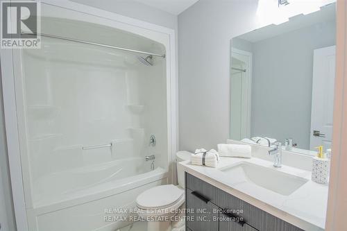 1123 Waterwheel Road E, London, ON - Indoor Photo Showing Bathroom