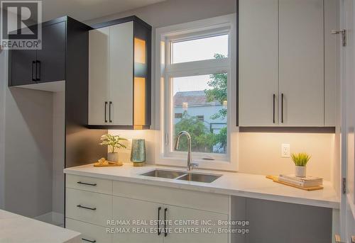 1123 Waterwheel Road E, London, ON - Indoor Photo Showing Kitchen With Double Sink