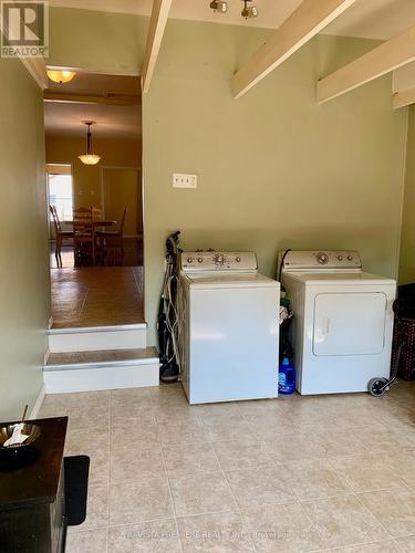 25 Grafton Street, London, ON - Indoor Photo Showing Laundry Room