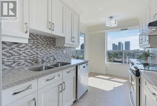 910 - 2365 Kennedy Road, Toronto, ON - Indoor Photo Showing Kitchen With Double Sink With Upgraded Kitchen