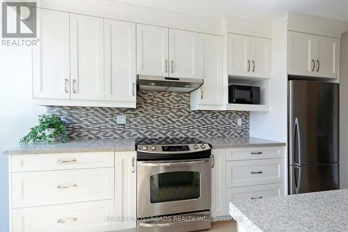 910 - 2365 Kennedy Road, Toronto, ON - Indoor Photo Showing Kitchen With Upgraded Kitchen