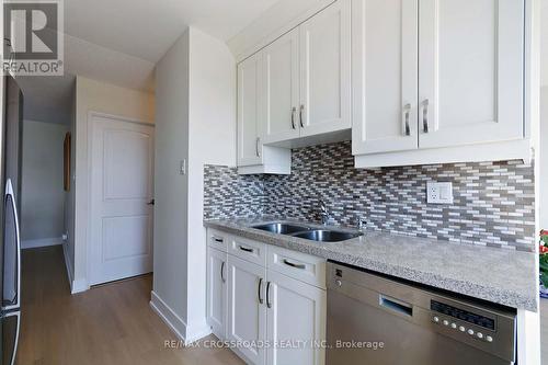 910 - 2365 Kennedy Road, Toronto, ON - Indoor Photo Showing Kitchen With Double Sink With Upgraded Kitchen