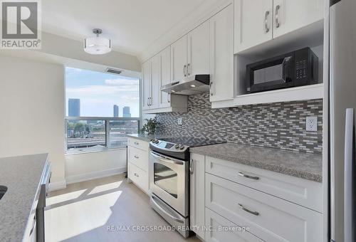 910 - 2365 Kennedy Road, Toronto (Agincourt South-Malvern West), ON - Indoor Photo Showing Kitchen With Upgraded Kitchen