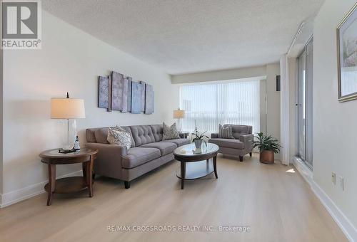 910 - 2365 Kennedy Road, Toronto, ON - Indoor Photo Showing Living Room