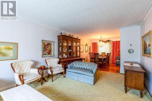 29 Hill Garden Road, Toronto (Humber Heights), ON - Indoor Photo Showing Living Room