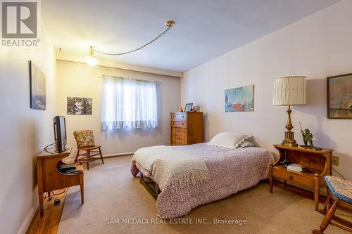 29 Hill Garden Road, Toronto, ON - Indoor Photo Showing Bedroom