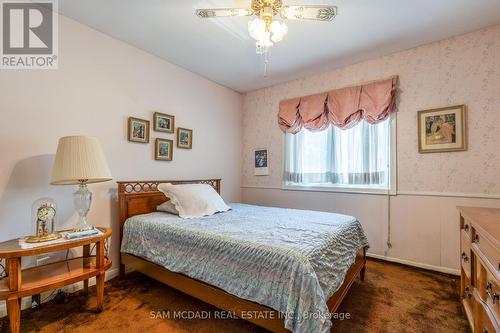 29 Hill Garden Road, Toronto, ON - Indoor Photo Showing Bedroom